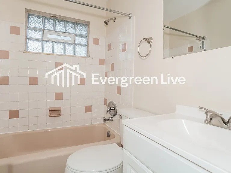 725 Decatur Ct — Photo 13