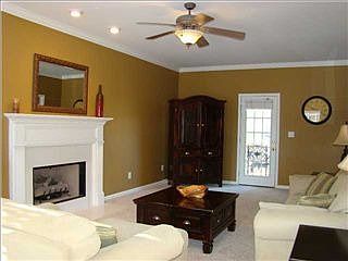 3rd image of 180 Woodbury Dr