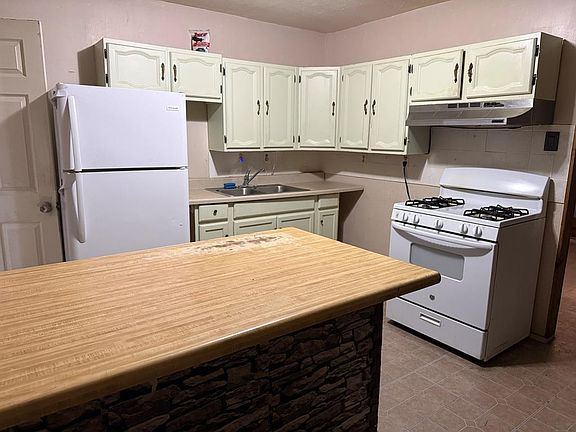 5th image of 1079 Trinity St