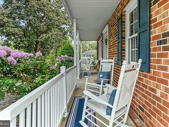 2nd image of 830 Pietro Pl