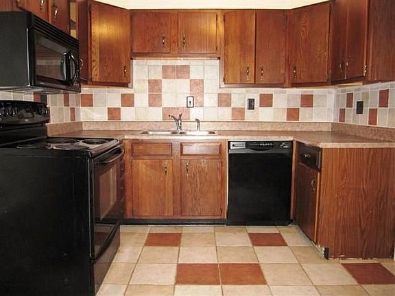 3rd image of 509 Marion Ave