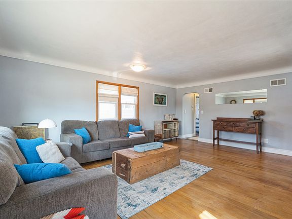5th image of 1308 L Ave NE