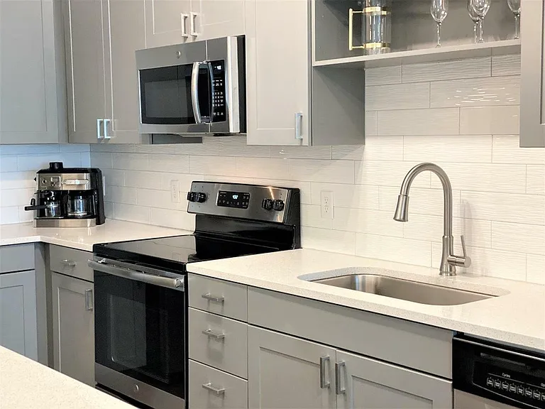 Addison Universal Blvd 1/1 Kitchen