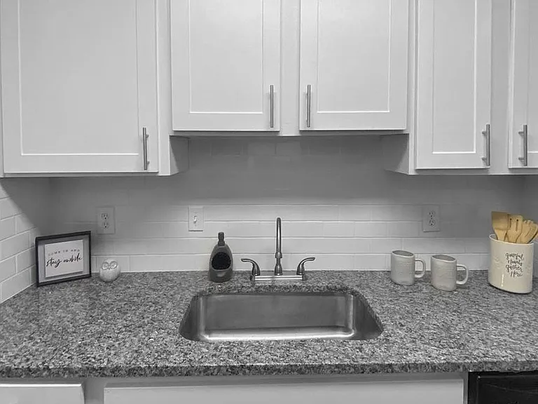 Crescent Place Apartments and Townhomes — Photo 14