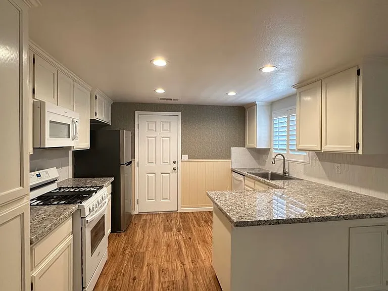 2207-2213 N Vickie Ct — Photo 4