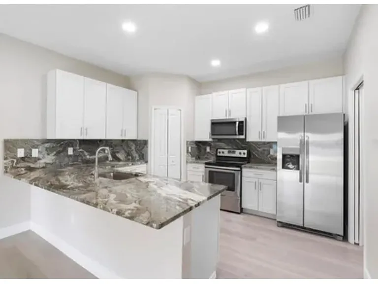 1201 W 9th St — Photo 2