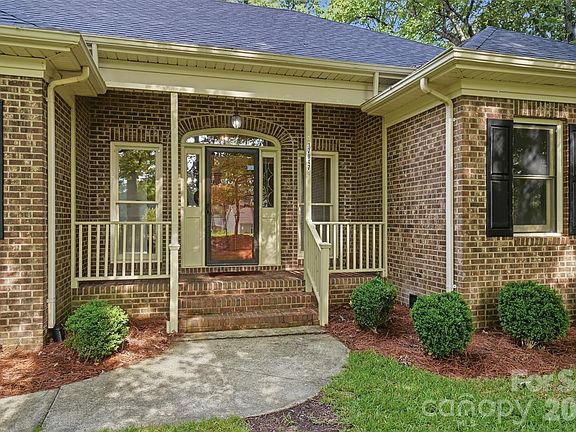 2nd image of 17047 Pond Rd