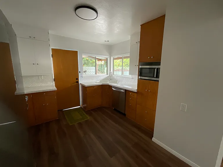634 Tabor Ln — Photo 5