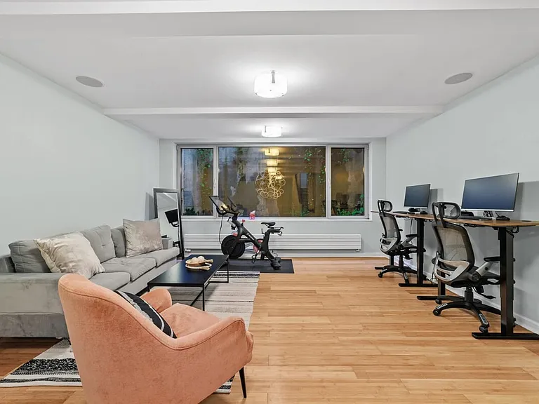 459 W 44th St #A — Photo 38