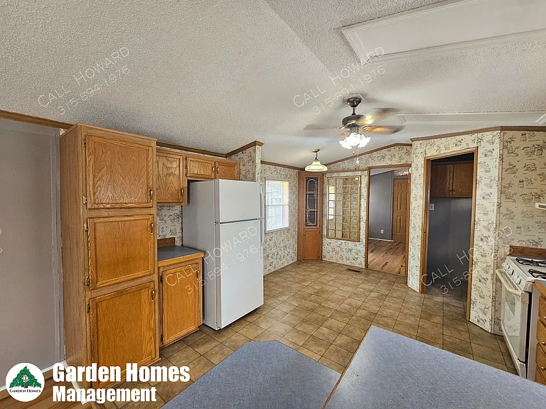 442 Tulip Dr — Photo 3