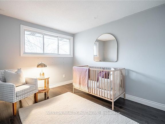 5th image of 125 Limeridge Rd W #8