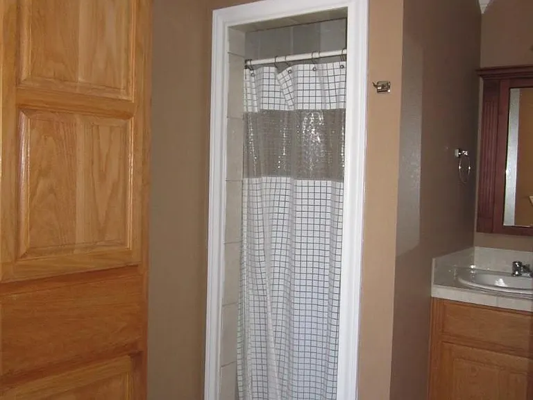 4433 Kemper St — Photo 11