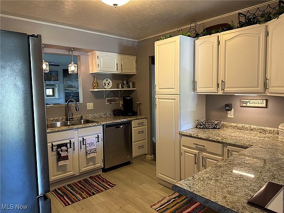 5th image of 7548 Holly Dr