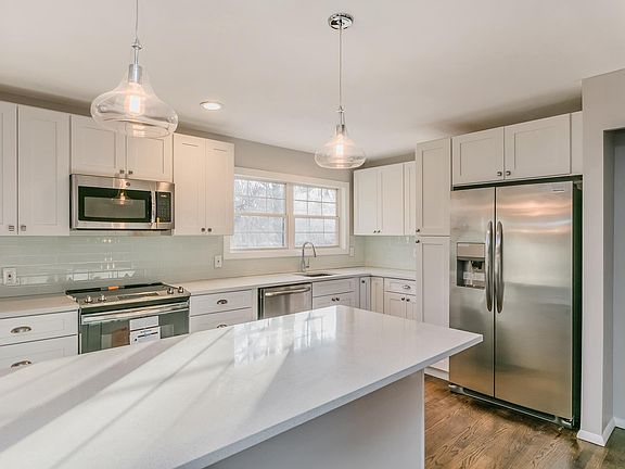 4th image of 7 Pennant Ln