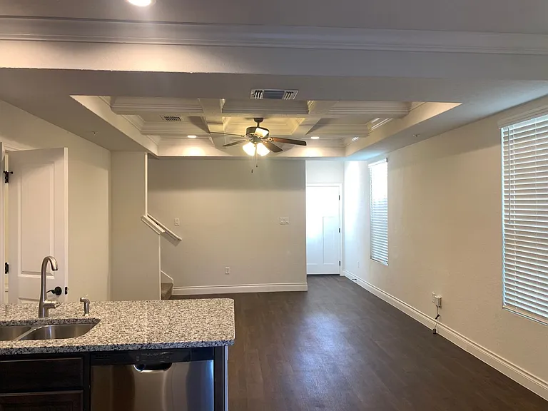 320 Untermaier St — Photo 8
