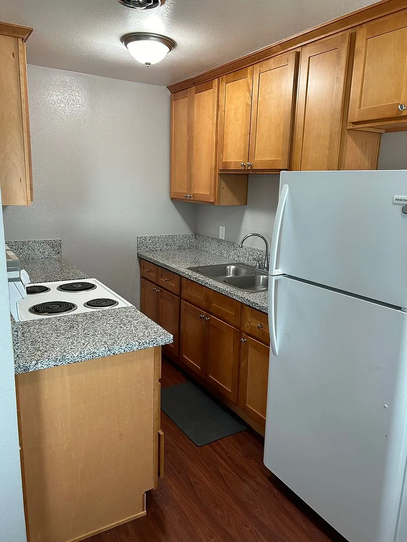 Young St 4Plex — Photo 3