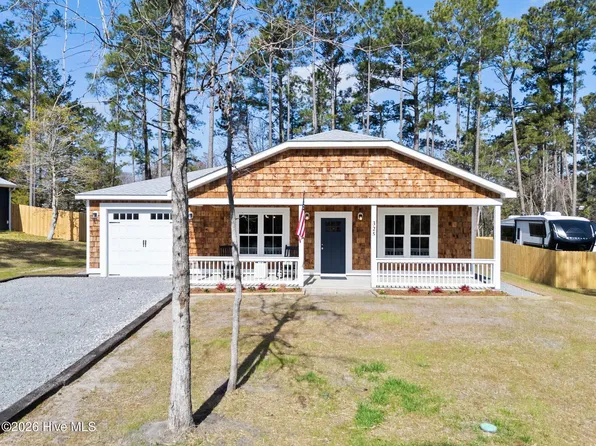 325 N Dyson Street, Holly Ridge, NC 28445