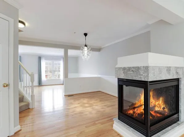 302 Center Ln, Occoquan, VA 22125