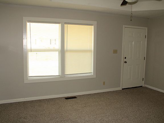3rd image of 581 Kathryn Ct