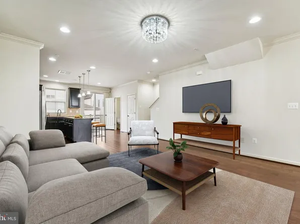 14045 Marketcenter Dr, Clarksburg, MD 20871