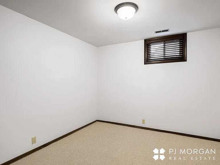 1312 S 118th St — Photo 40