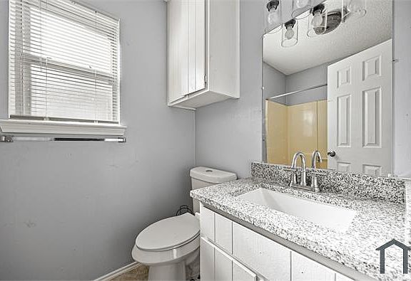 3rd image of 606 Circleview Dr