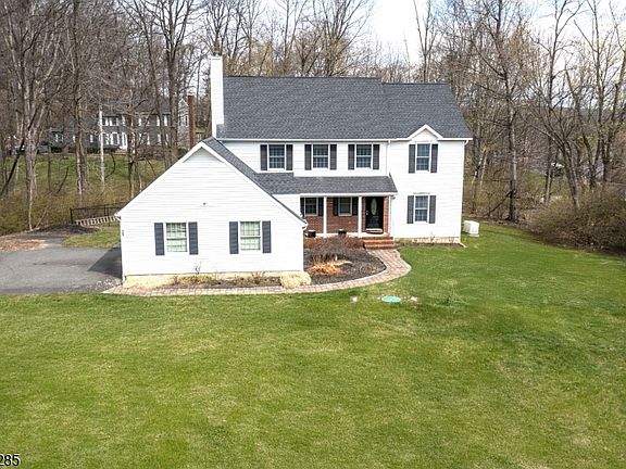 3rd image of 28 Weldon Rd