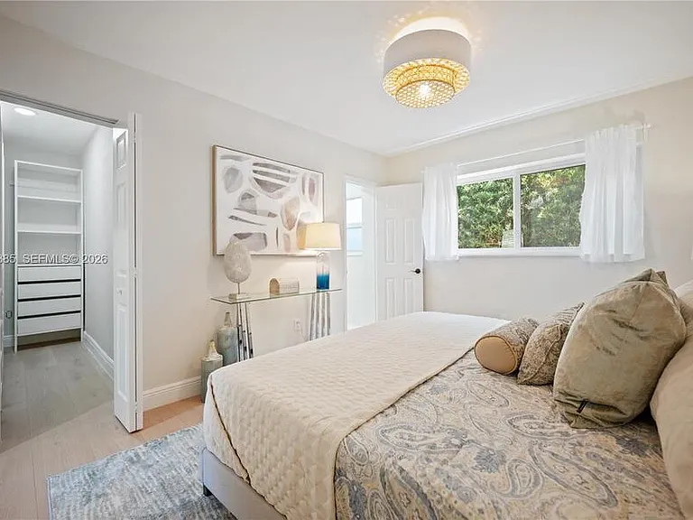 4220 SW 14th St — Photo 20