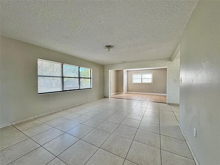 1219 Browning Ave — Photo 7