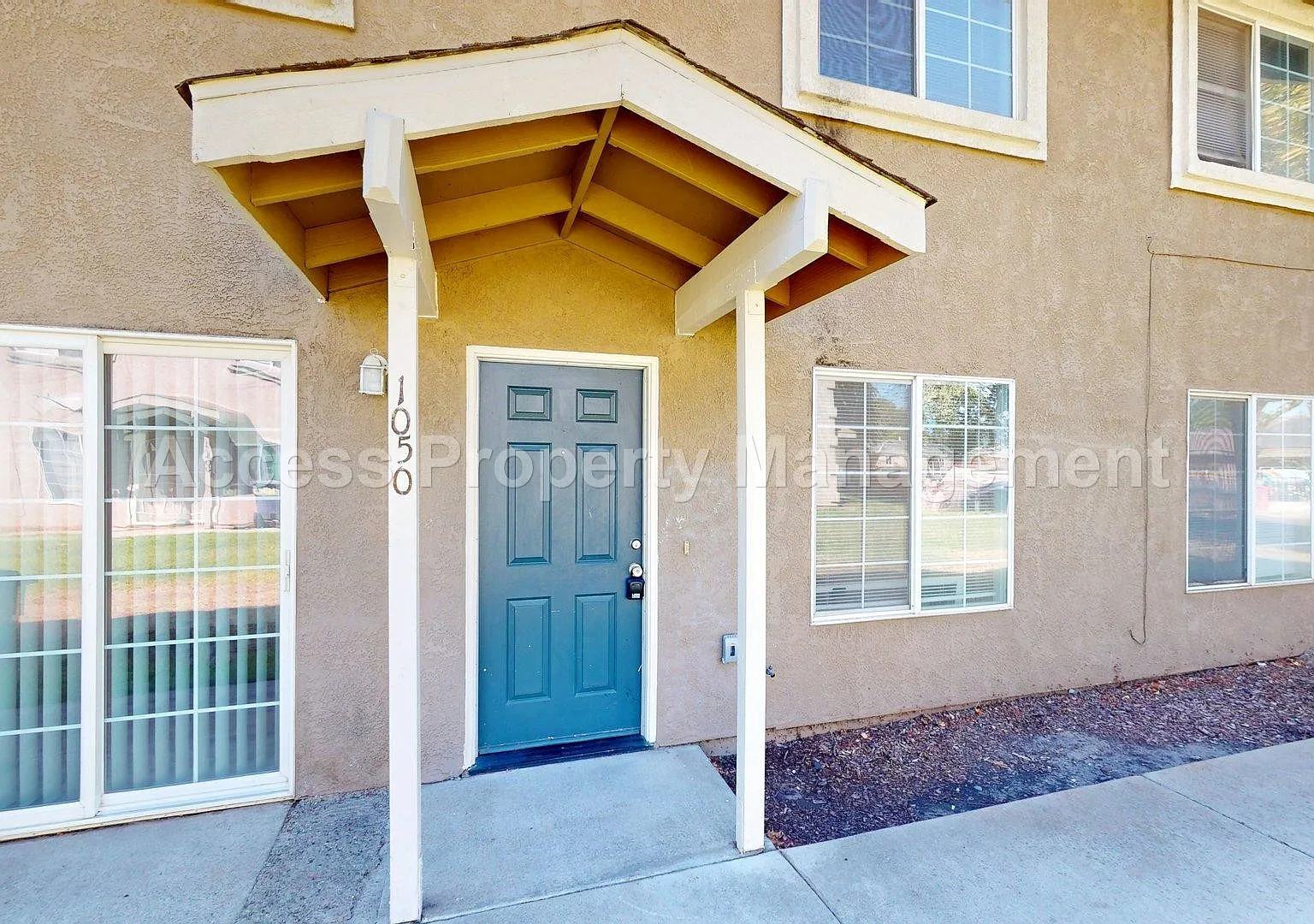 3 bed, 1302 sqft, $1,850 — Photo 1