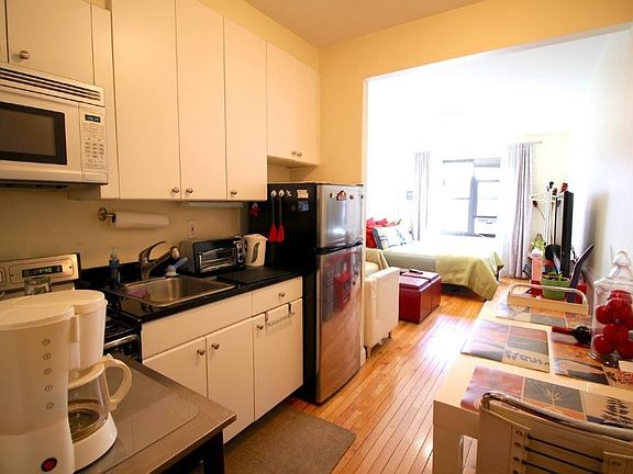 3rd image of 312 W 23rd St APT 2M
