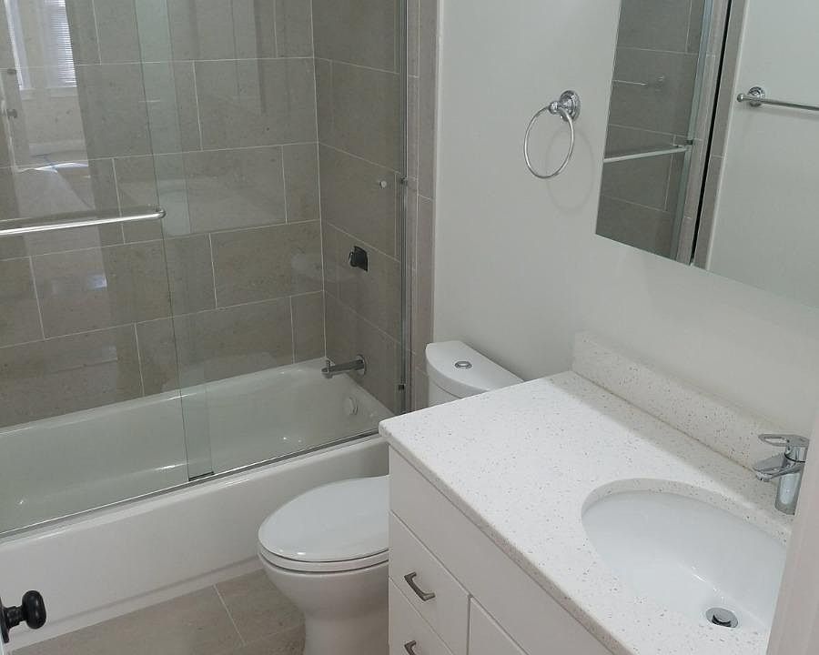 2nd image of 208 Harold St #3B
