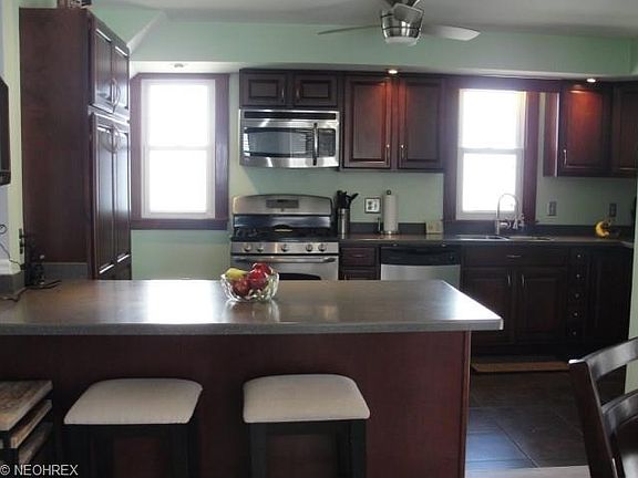 3rd image of 1289 Mathews Ave