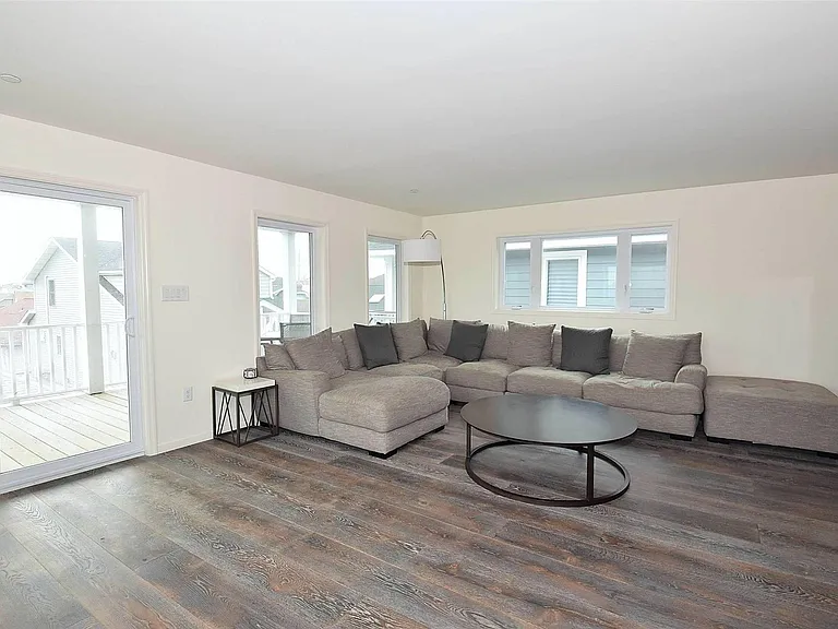 31 Florida St — Photo 11