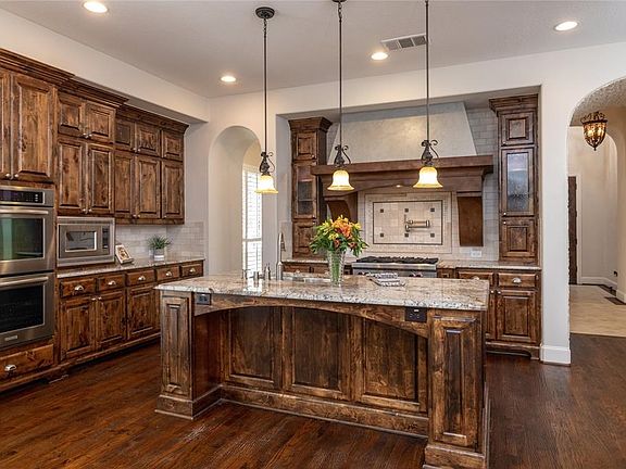 5th image of 642 Brookstone Dr