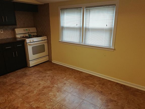 5th image of 387 Grace Ave