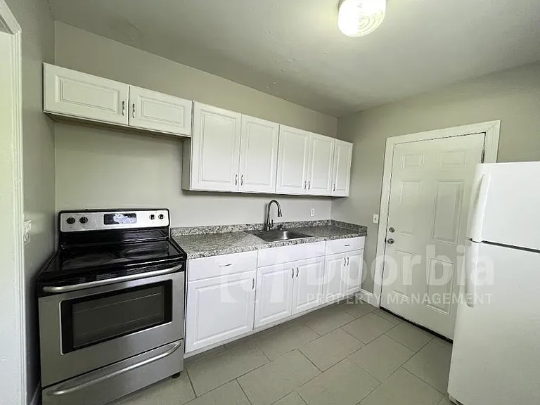 1635 Brookview Dr S — Photo 6