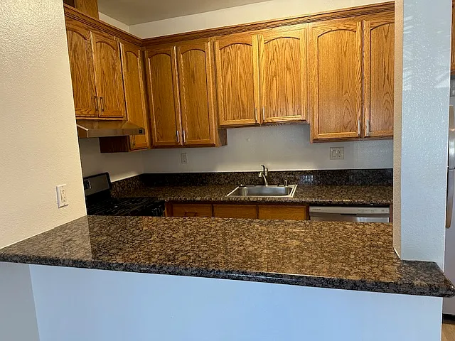 1069 Raymond Ave #1 — Photo 6