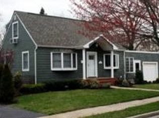 164 N Suffolk Ave, Massapequa, NY 11758