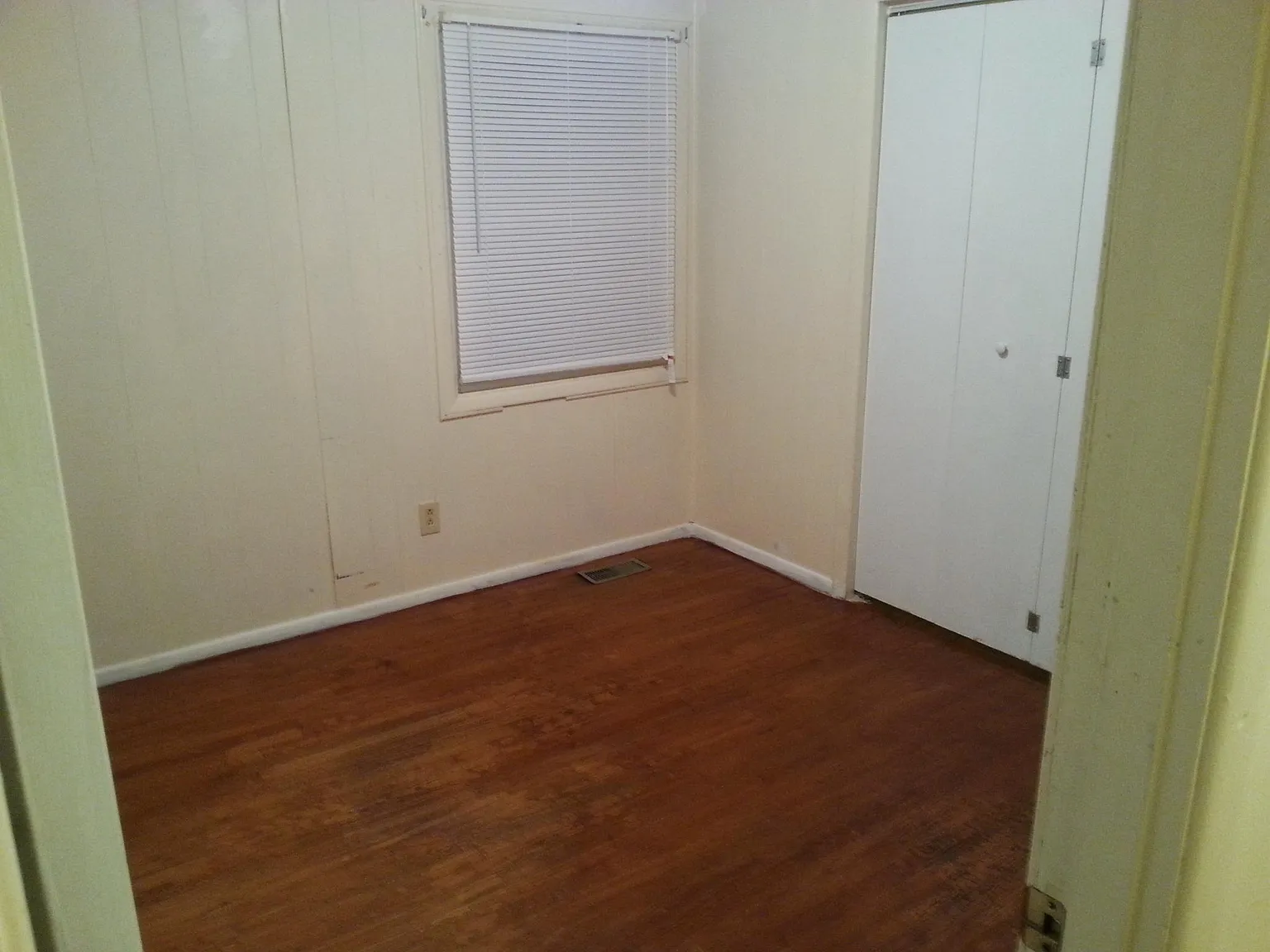 301 Desmond Dr — Photo 2