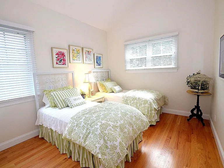 135 E Ave — Photo 18