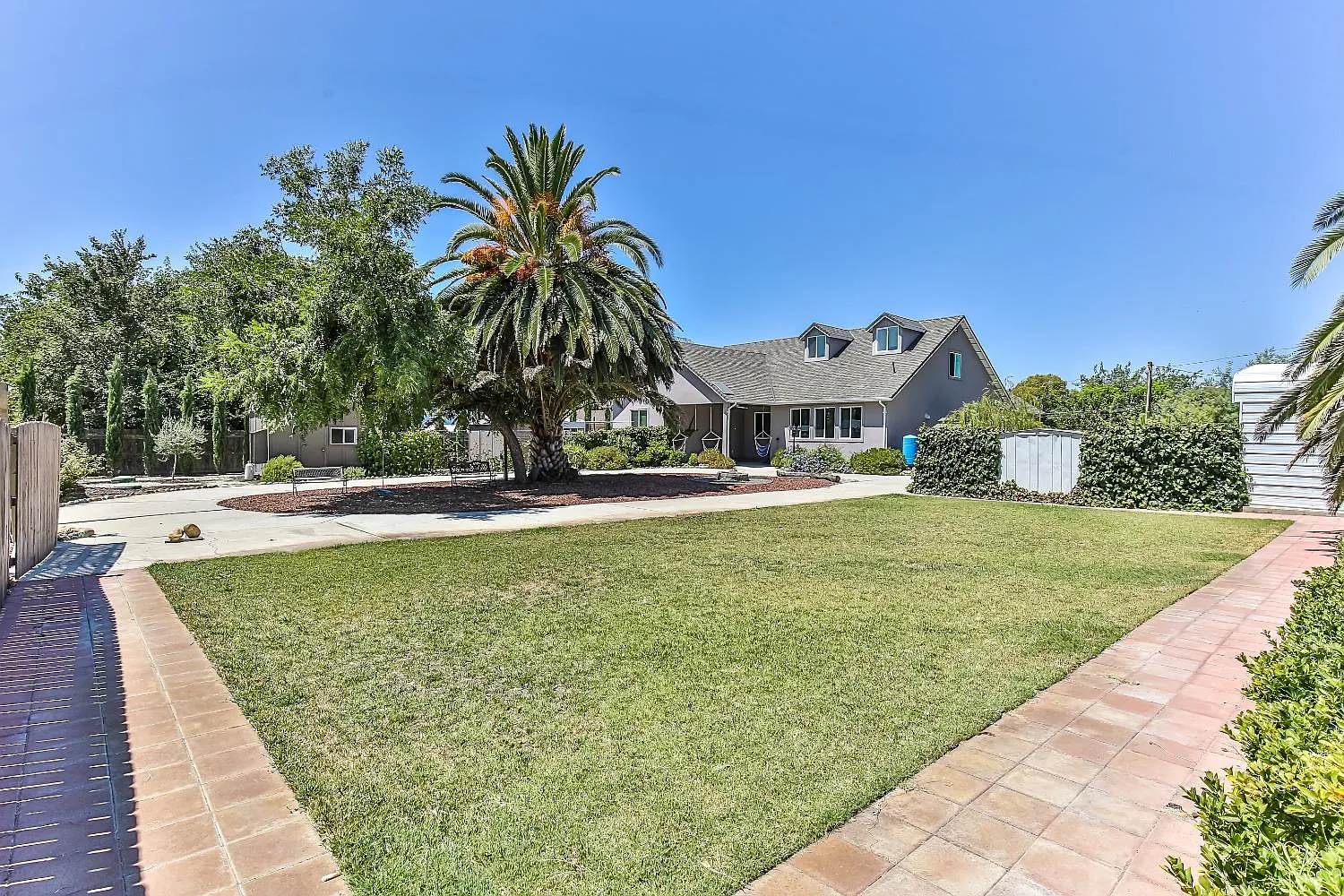2835 Allan Ave photo 1