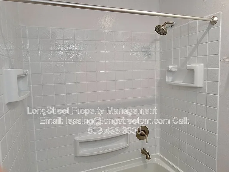 628 NW 19th St — Photo 5