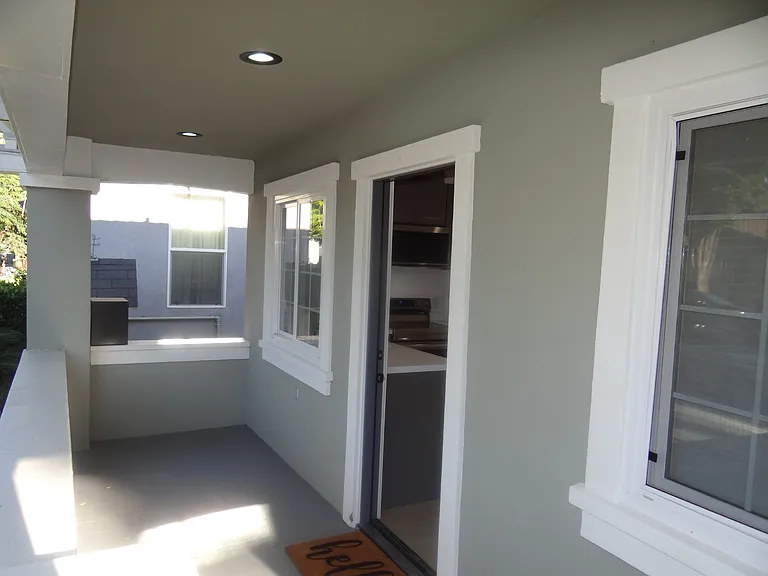 450 Rose Ave — Photo 4