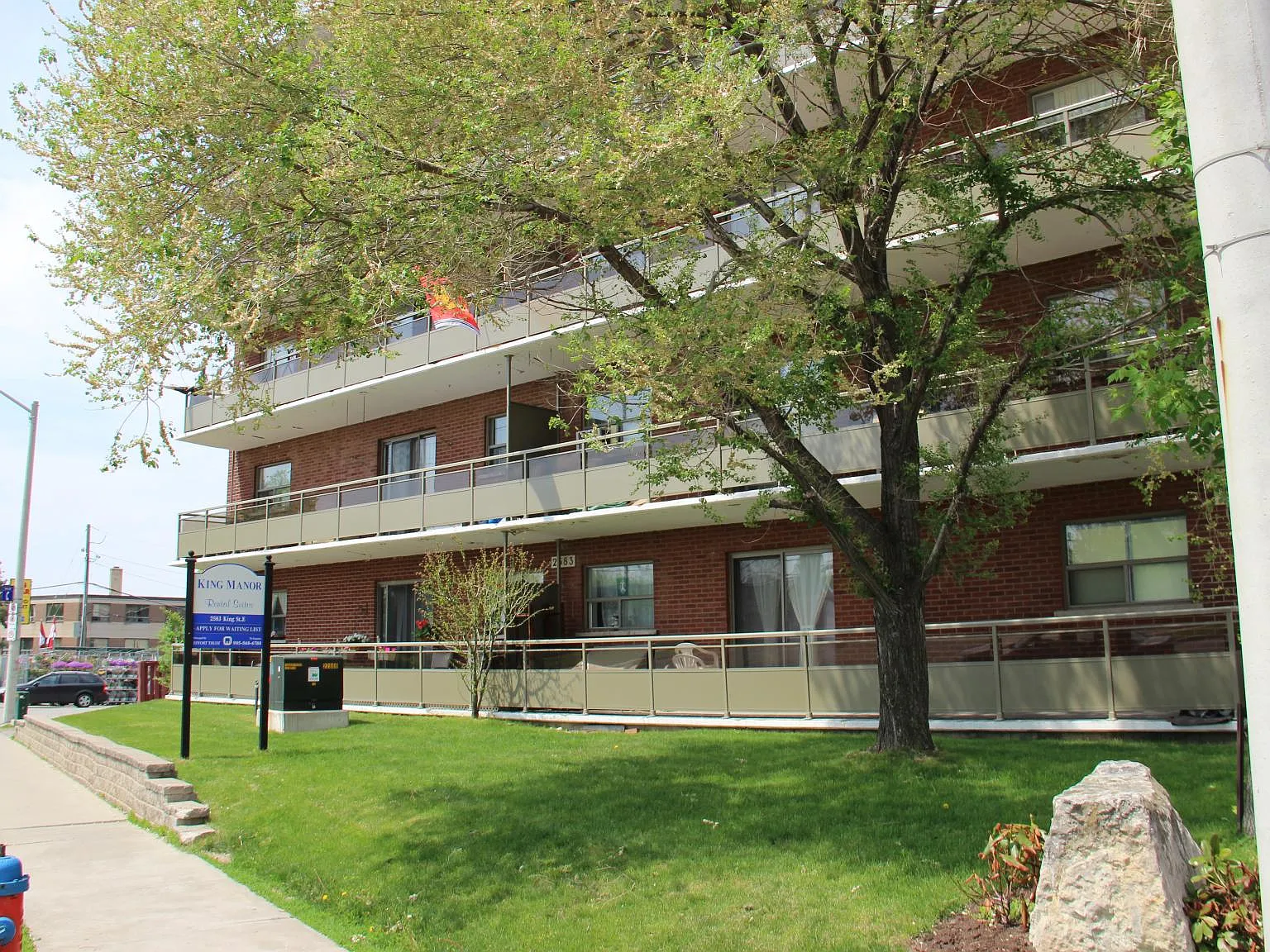 King Manor Apartments — Photo 2