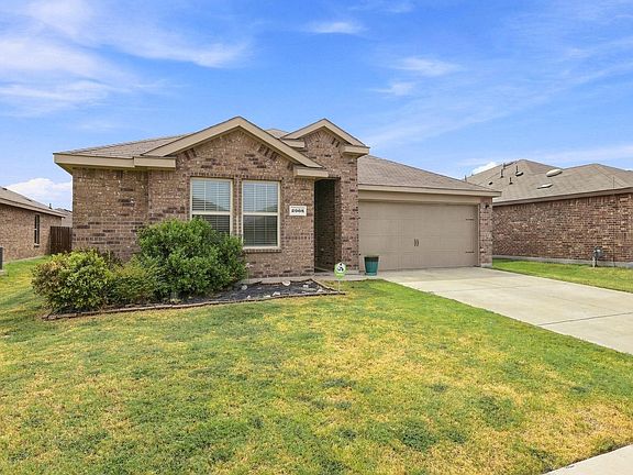 2nd image of 2908 Royal Acres