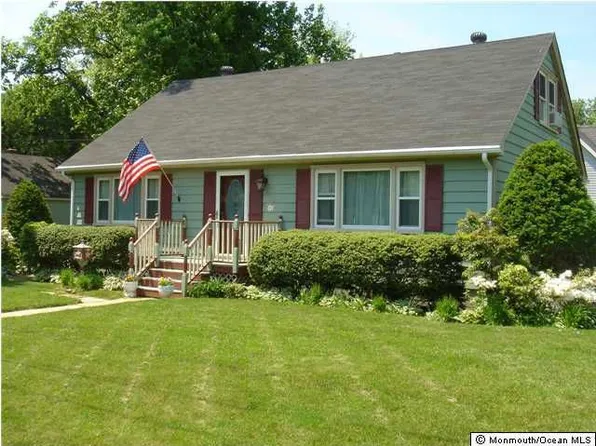 42 Lincoln Cir, Red Bank, NJ 07701