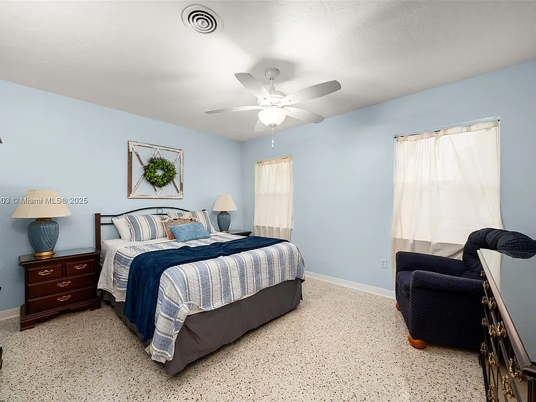 2551 Lakeview Dr — Photo 52