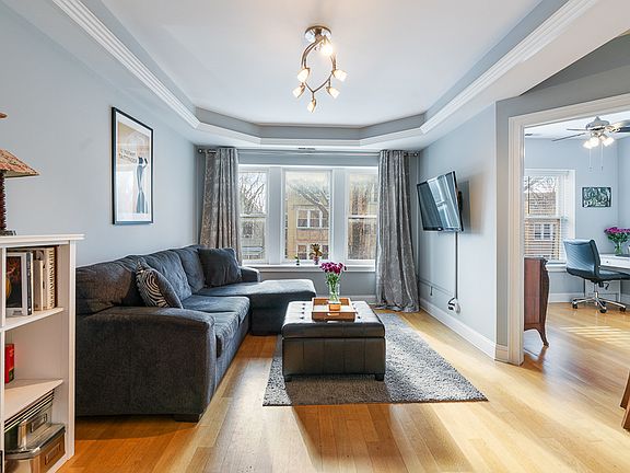 3rd image of 3654 W Belle Plaine Ave Unit 303
