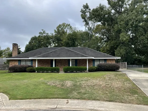 2424 Village Dr, Opelousas, LA 70570